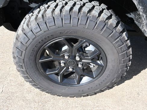 New 2025 Jeep Gladiator Sport image 7