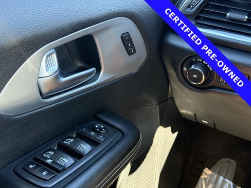 Used 2020 Chrysler Pacifica Limited w/ Advanced Safetytec Group image 24