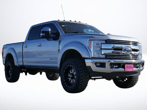 Used 2017 Ford F250 Lariat w/ Lariat Ultimate Package image 6