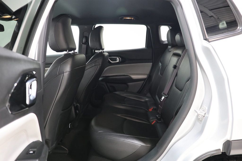Used 2025 Jeep Compass Limited AWD/4WD image 32