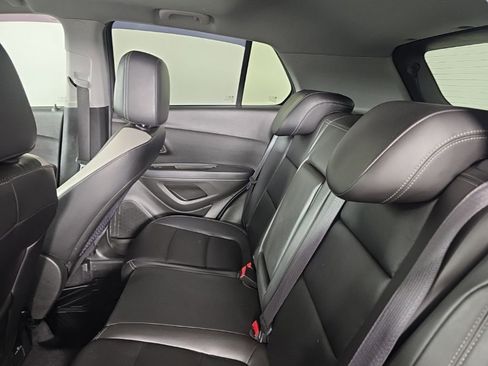 Used 2018 Chevrolet Trax Premier w/ Midnight Edition image 28