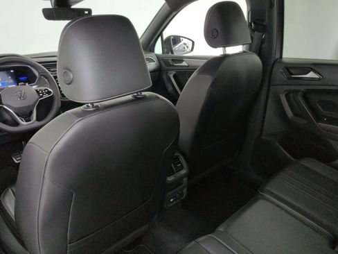 Certified 2022 Volkswagen Tiguan SE R-Line image 17