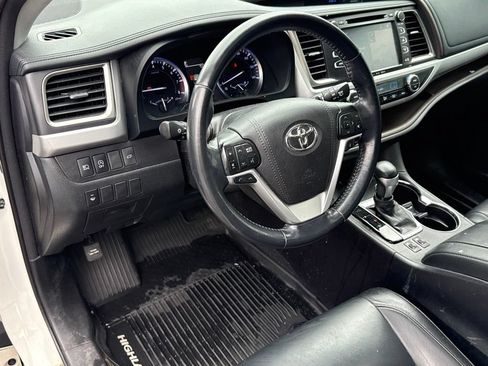 Used 2018 Toyota Highlander XLE AWD/4WD image 12