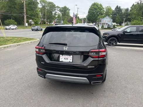 Used 2023 Honda Pilot Touring image 7