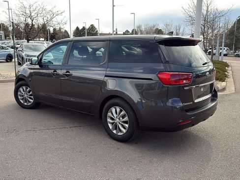 Used 2020 Kia Sedona LX image 4
