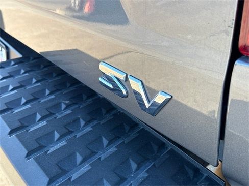 Used 2022 Nissan Titan SV image 10