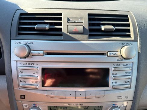 Used 2011 Toyota Camry XLE w/ XLE Extra-Value Pkg #2 FWD image 29