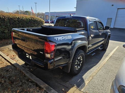 Used 2019 Toyota Tacoma TRD Off-Road image 11