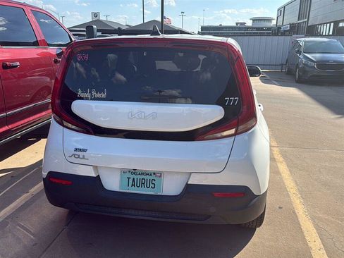 Used 2022 Kia Soul LX FWD image 9