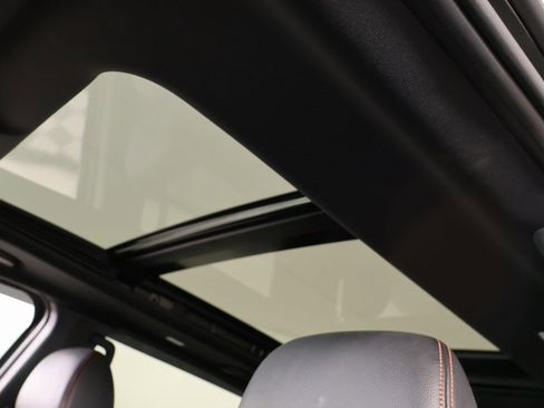 Used 2023 Nissan Titan PRO-4X w/ Pro-4x Convenience Package image 16