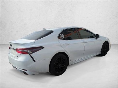 Used 2021 Toyota Camry SE image 5