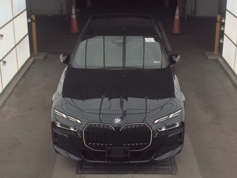 Used 2025 BMW 740i xDrive image 2