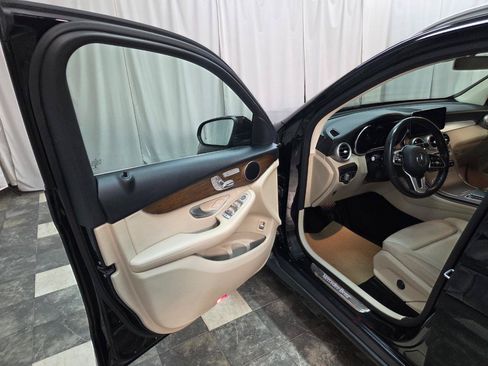 Used 2020 Mercedes-Benz GLC 300 4MATIC w/ Parking Assistance Package image 9