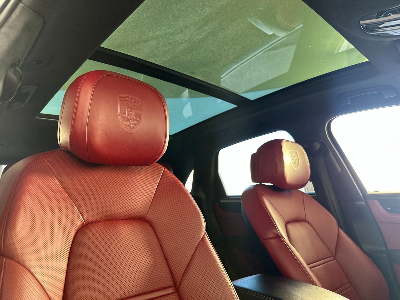 Certified 2022 Porsche Cayenne Turbo AWD/4WD image 19