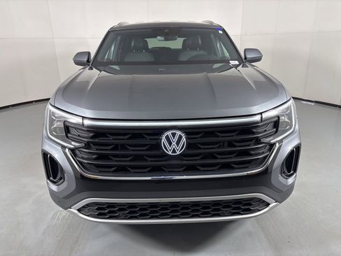 Used 2024 Volkswagen Atlas Cross Sport SE FWD image 3