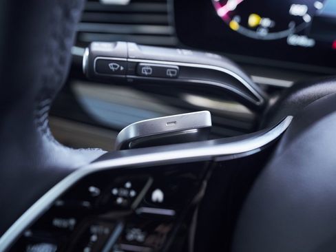 Used 2025 Mercedes-Benz GLS 580 4MATIC image 40