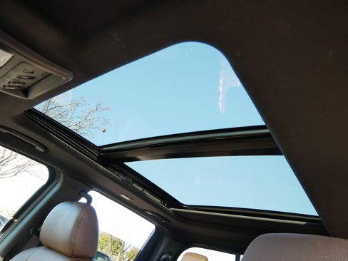 Used 2021 Nissan Titan Platinum Reserve w/ Moonroof Package image 37