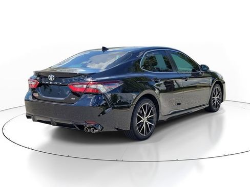Used 2024 Toyota Camry SE FWD image 4
