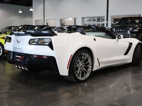 Used 2016 Chevrolet Corvette Z06 w/ 3LZ Preferred Equipment Group RWD image 8