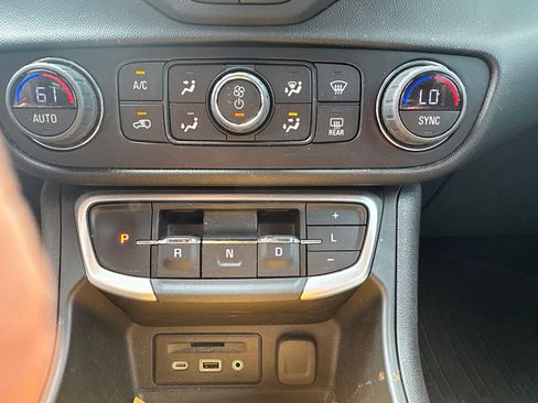 Used 2024 GMC Terrain SLT w/ Tech Package AWD/4WD image 14