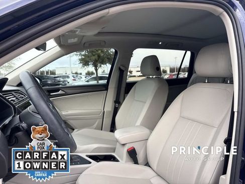 Used 2023 Volkswagen Tiguan SE w/ Panoramic Sunroof Package image 13