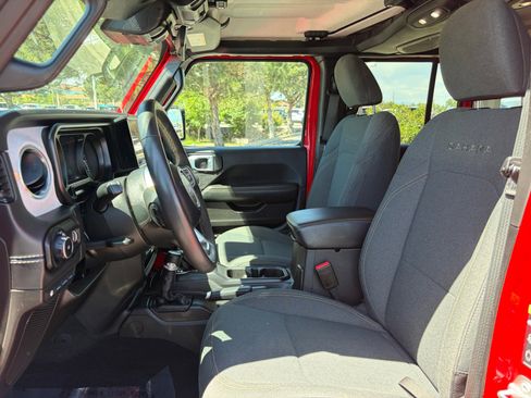 Used 2024 Jeep Wrangler Unlimited Sahara AWD/4WD image 12