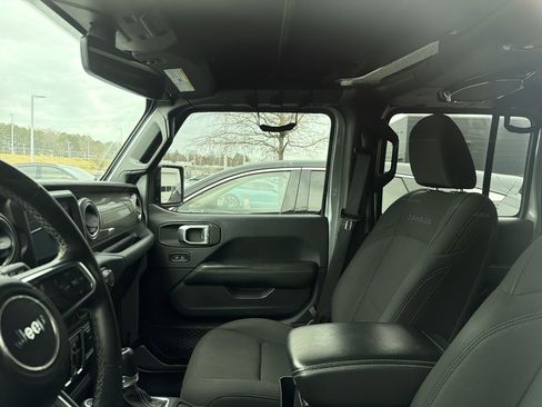 Used 2018 Jeep Wrangler Unlimited Sahara image 18