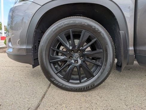 Used 2019 Toyota Highlander SE w/ Nightshade Edition AWD/4WD image 13