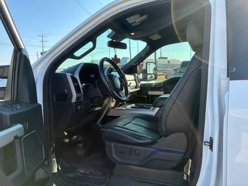 Used 2022 Ford F350 Lariat w/ Lariat Value Package AWD/4WD image 3