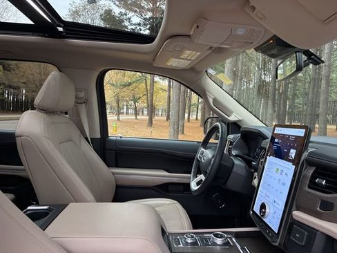 Used 2024 Ford Expedition Max Limited image 23