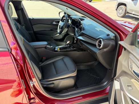 Used 2024 Chevrolet Trax ACTIV w/ Driver Confidence Package FWD image 19