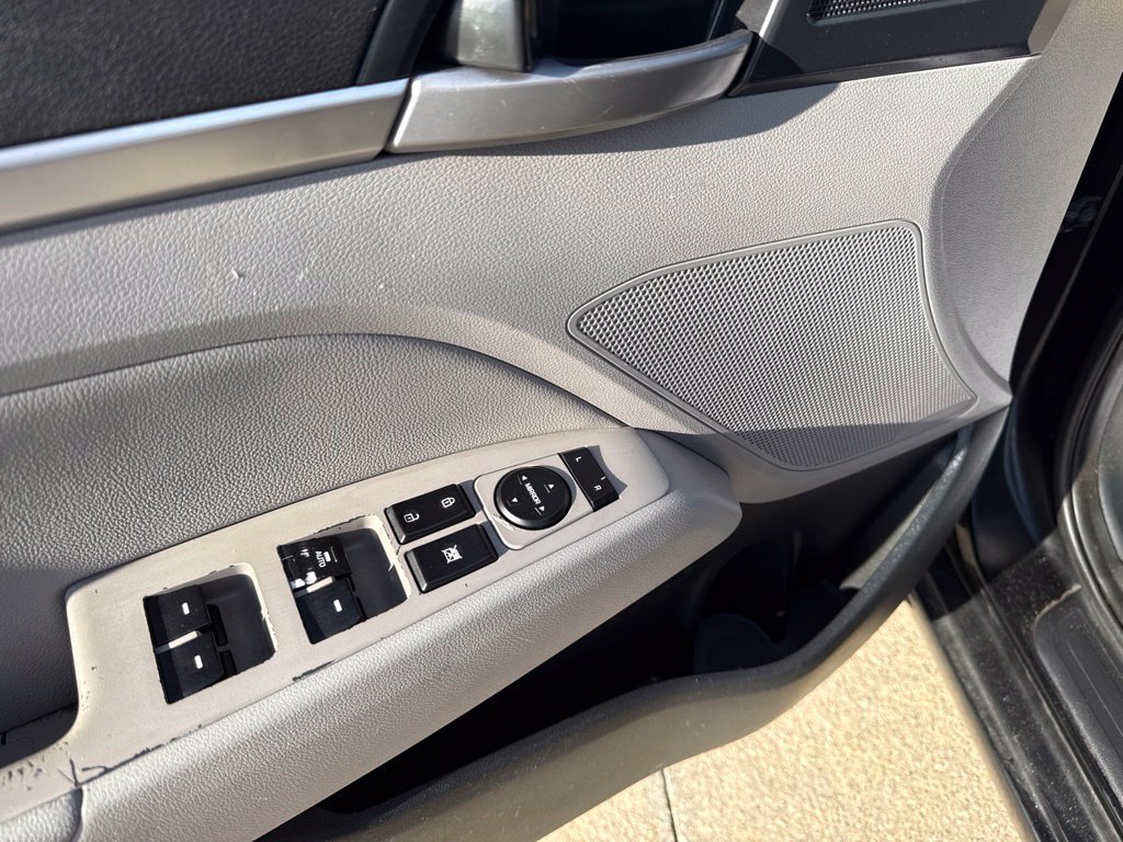 Used 2017 Hyundai Elantra Limited FWD image 21