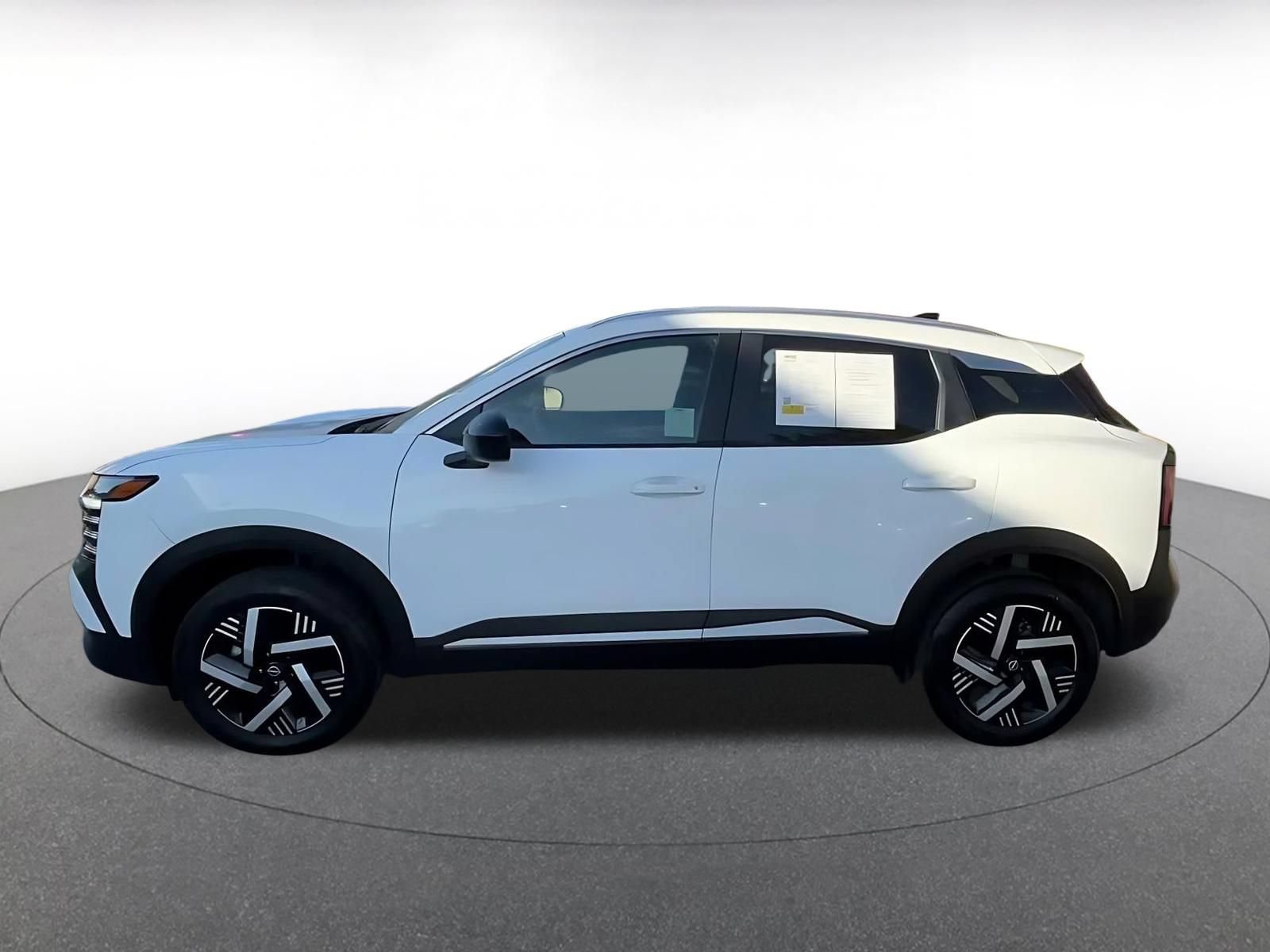 Used 2026 Nissan Kicks SV w/ Cold Weather Package FWD image 8