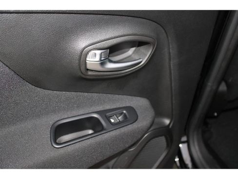 Used 2019 Jeep Renegade Sport image 16