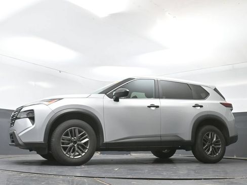 Used 2024 Nissan Rogue S FWD image 28