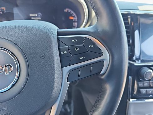 Certified 2022 Jeep Grand Cherokee Laredo X AWD/4WD image 18