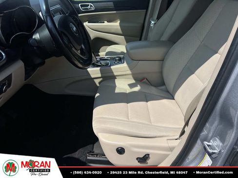 Used 2020 Jeep Grand Cherokee Laredo AWD/4WD image 17