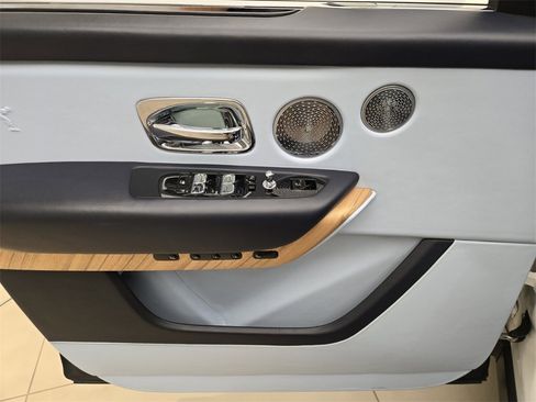 Certified 2019 Rolls-Royce Cullinan image 32