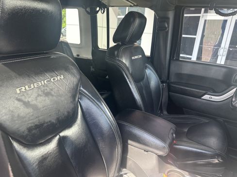 Used 2017 Jeep Wrangler Unlimited Rubicon AWD/4WD image 30