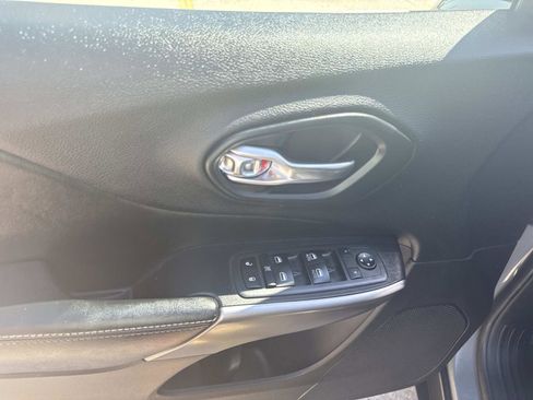 Certified 2020 Jeep Cherokee Latitude Plus image 19