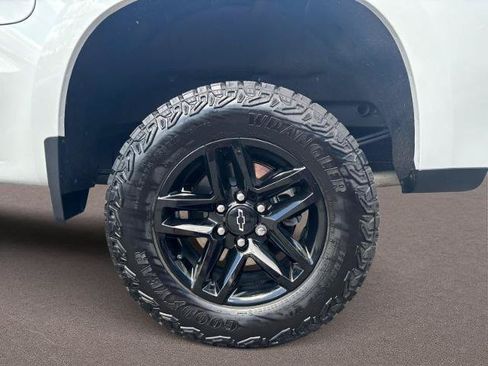Used 2025 Chevrolet Silverado 1500 LT Trail Boss AWD/4WD image 4