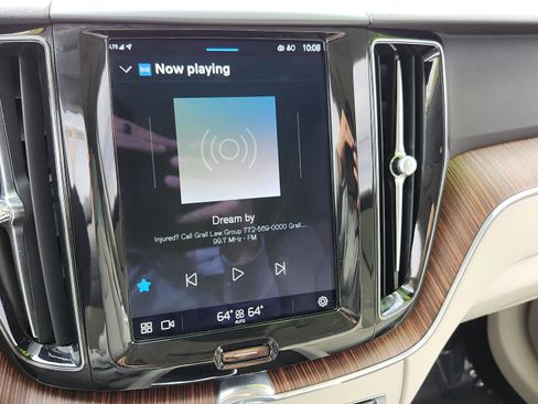 Used 2022 Volvo XC60 B5 Momentum w/ Protection Package Premier image 27