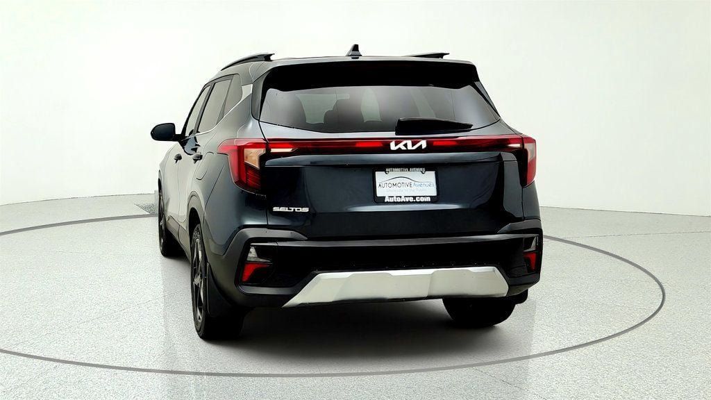 Used 2024 Kia Seltos EX FWD image 6