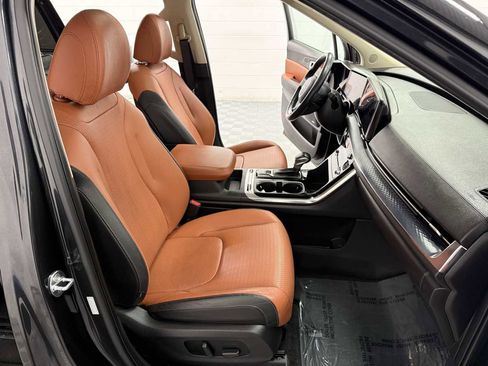 Used 2023 Kia Carnival SX Prestige image 16