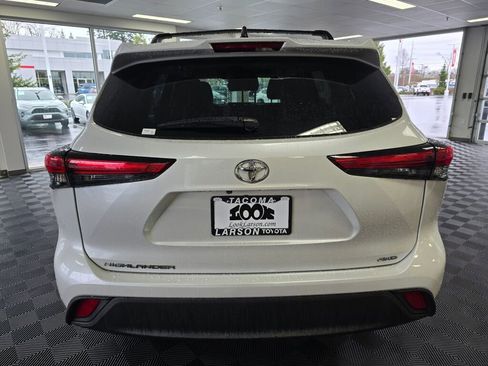 Used 2022 Toyota Highlander L image 4