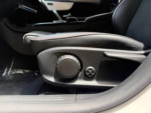 Used 2022 Mercedes-Benz CLA 250 4MATIC image 27