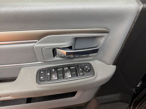 Used 2019 RAM 1500 Classic SLT w/ Luxury Group image 22