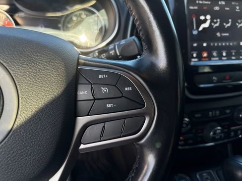 Used 2020 Jeep Cherokee Limited AWD/4WD image 30