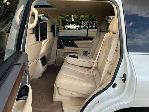 Used 2016 Lexus LX 570 4WD w/ Luxury Package image 27