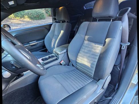 Used 2013 Dodge Challenger SXT image 12